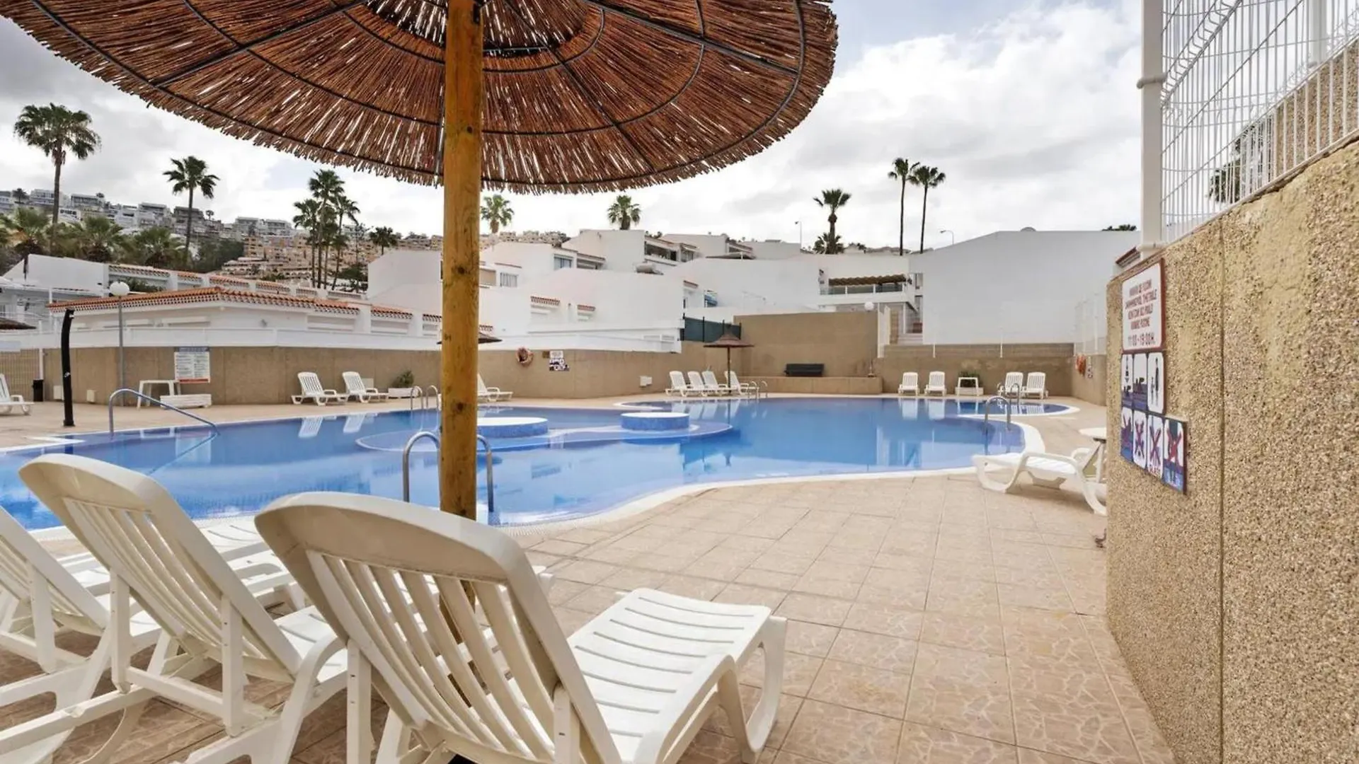 Child-Friendly, 3-Bedroom Apartment With Garden Near The Aqualand Costa Adeje  Španělsko