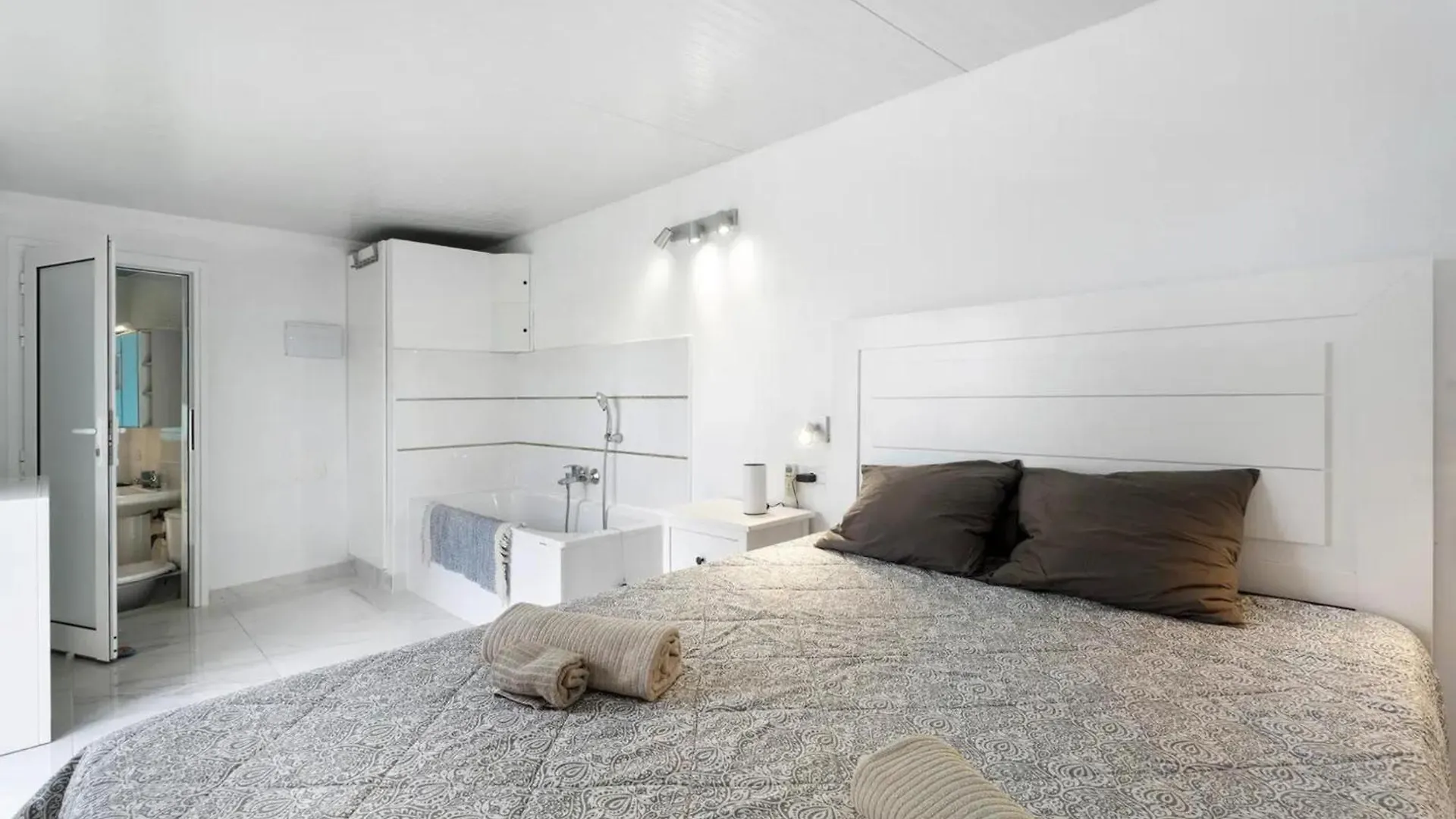 Child-Friendly, 3-Bedroom Apartment With Garden Near The Aqualand Costa Adeje  0*, Costa Adeje (Tenerife)
